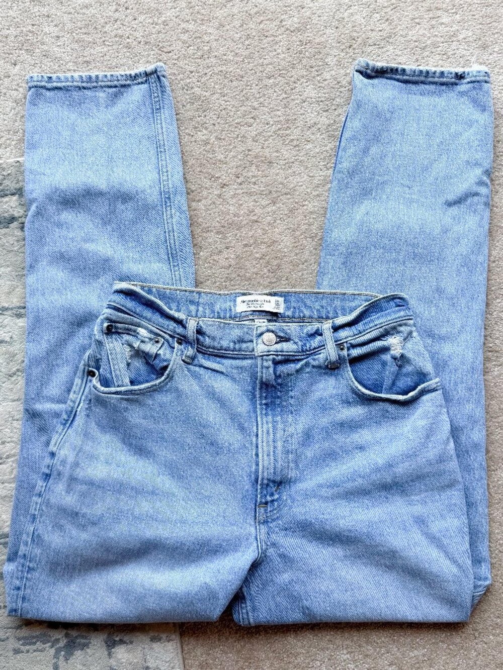 Abercrombie & Fitch The 90's Straight Ultra High Rise Light Wash Curve- 30 /10R